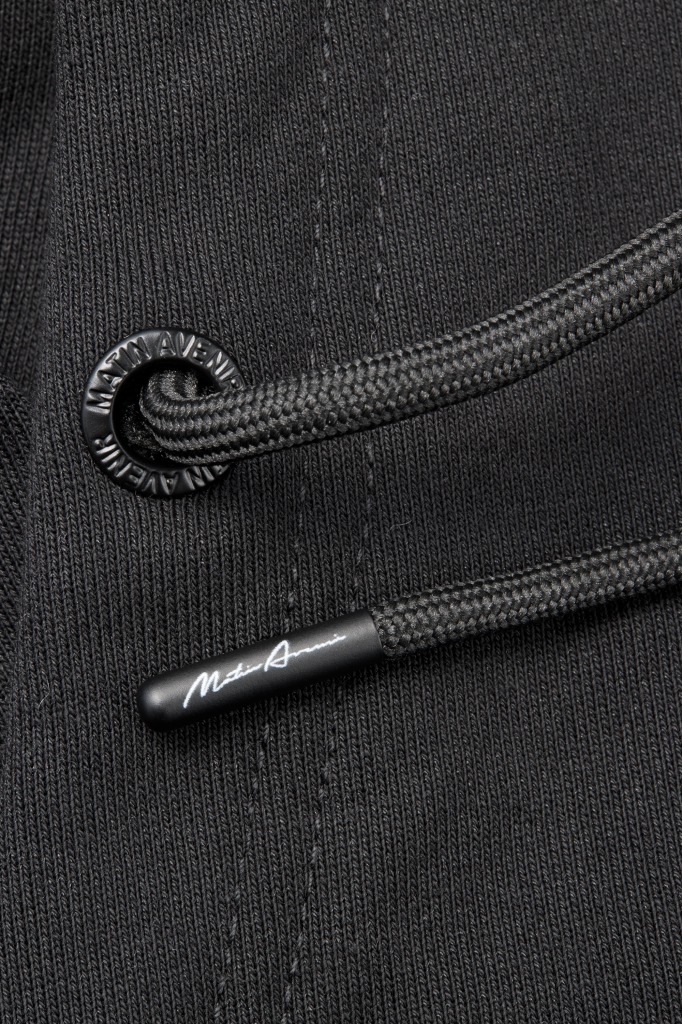 サガラ刺繍パーカー