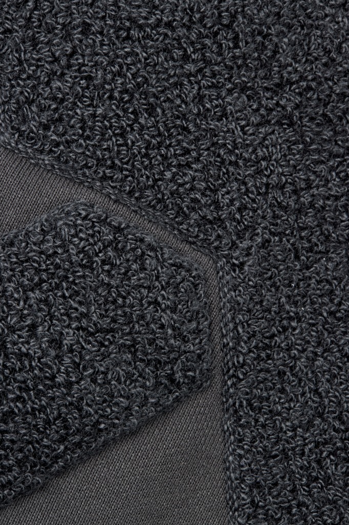 サガラ刺繍パーカー