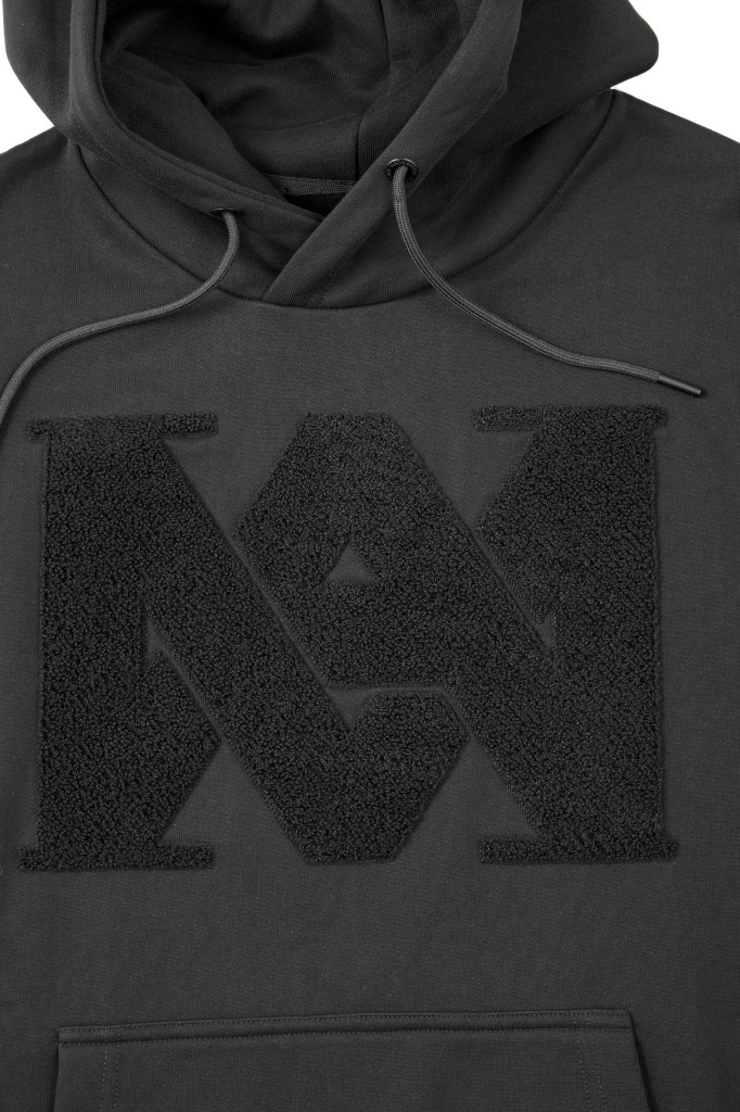 サガラ刺繍パーカー