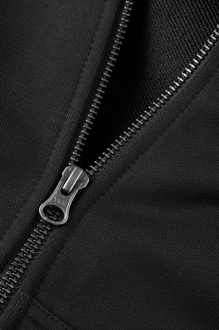 ワンポイントロゴジップパーカー