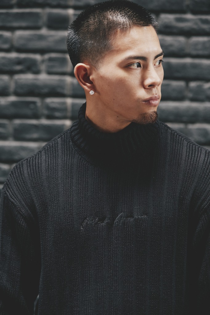 タートルネックニット