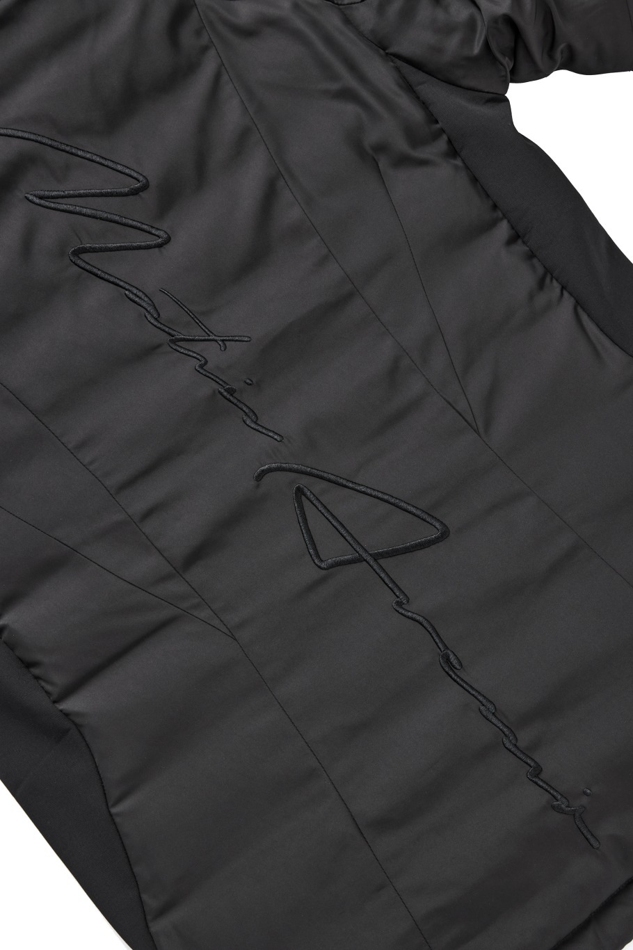 インフードダウンジャケット