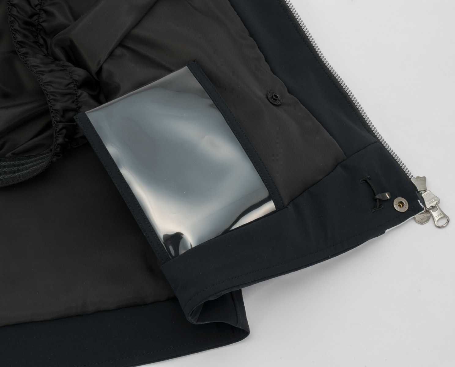 【予約販売】10月末頃のお届け　Shadow Teck Jacket / ZAM26OT08