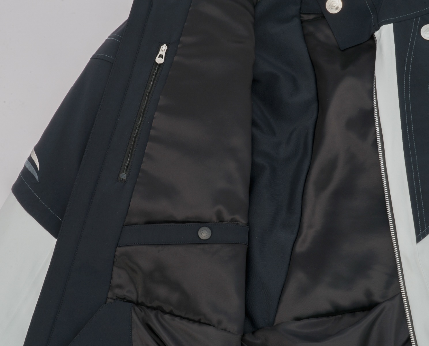 【予約販売】10月末頃のお届け　Shadow Teck Jacket / ZAM26OT08