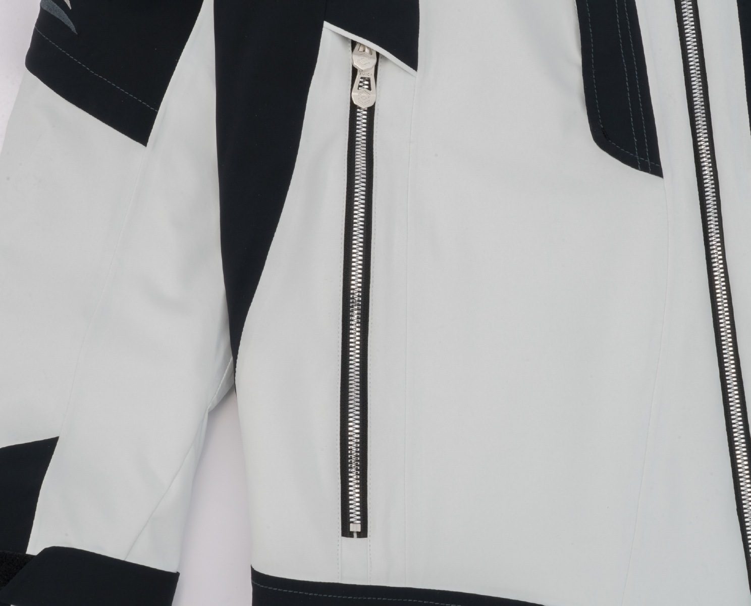 【予約販売】10月末頃のお届け　Shadow Teck Jacket / ZAM26OT08
