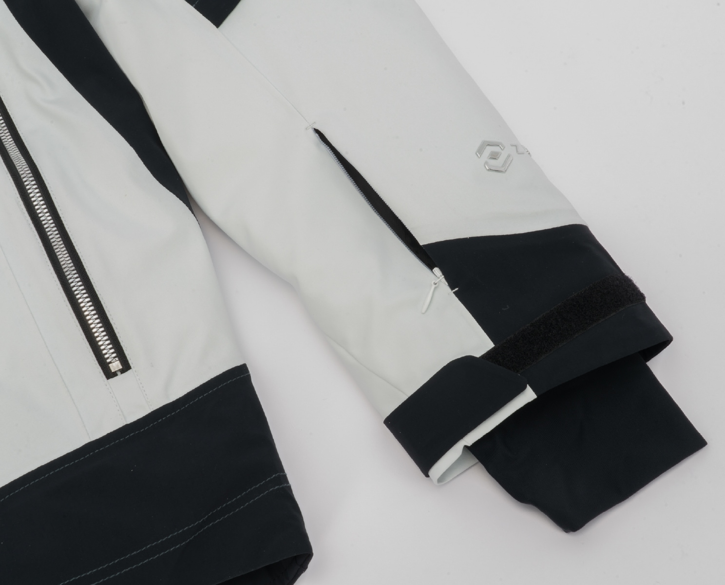 【予約販売】10月末頃のお届け　Shadow Teck Jacket / ZAM26OT08