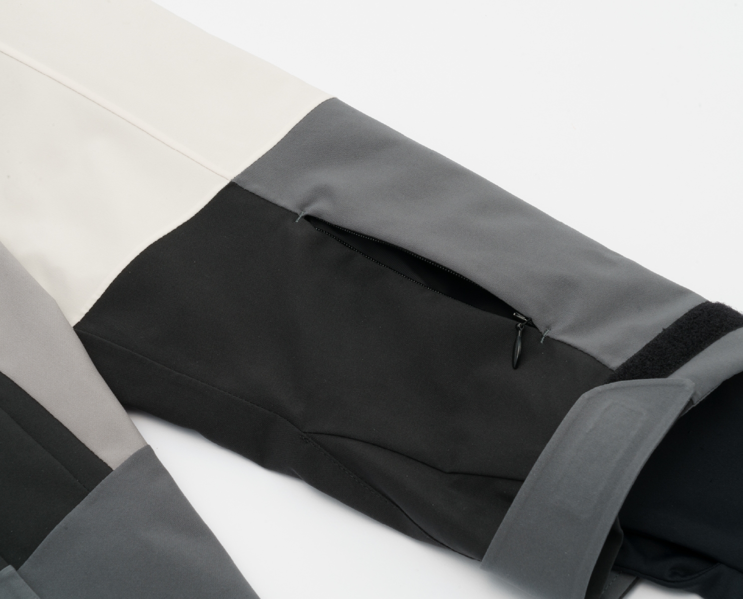 【予約販売】12月中旬頃のお届け CubeLine Shell Jacket / ZAM26OT09