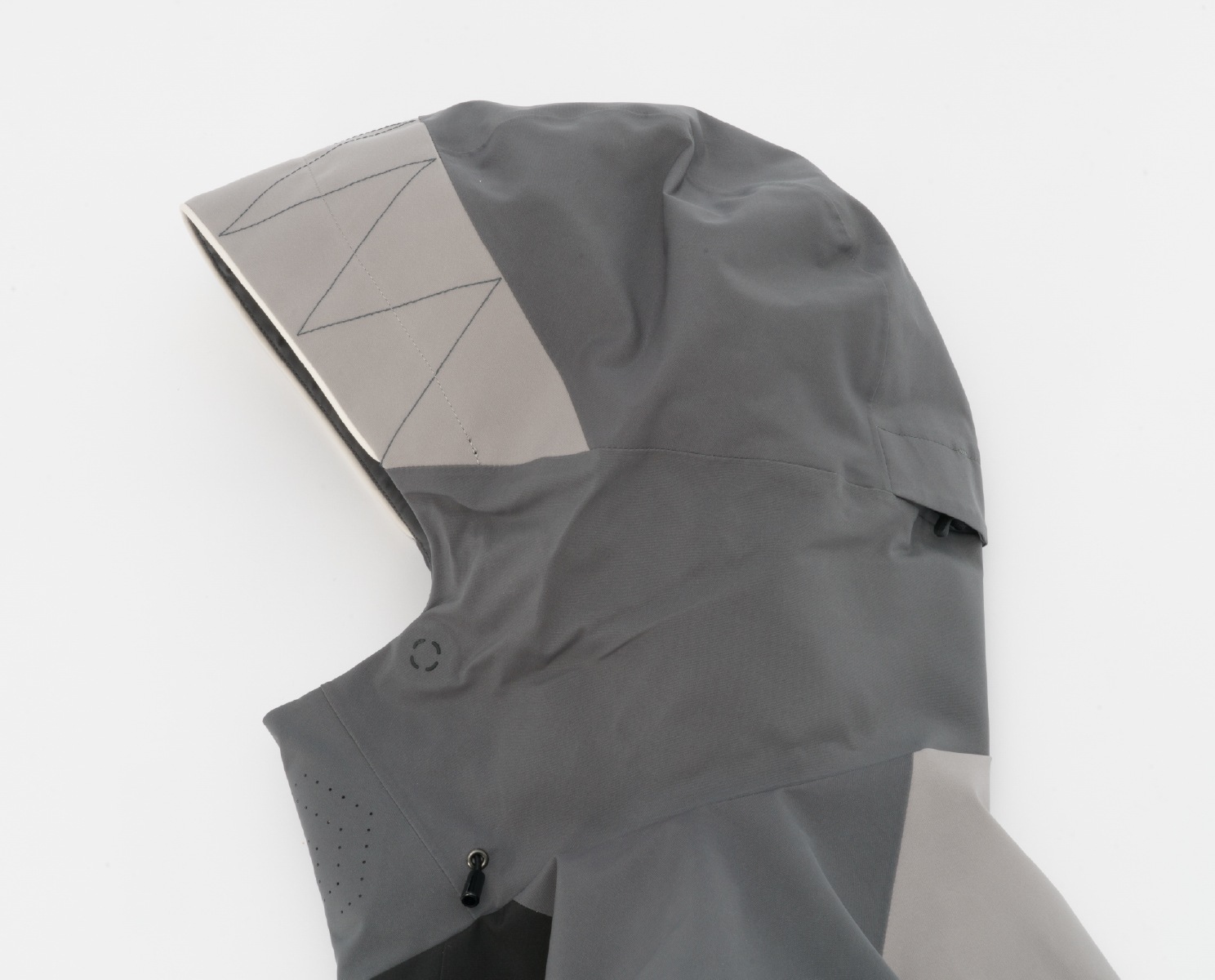 【予約販売】12月中旬頃のお届け CubeLine Shell Jacket / ZAM26OT09