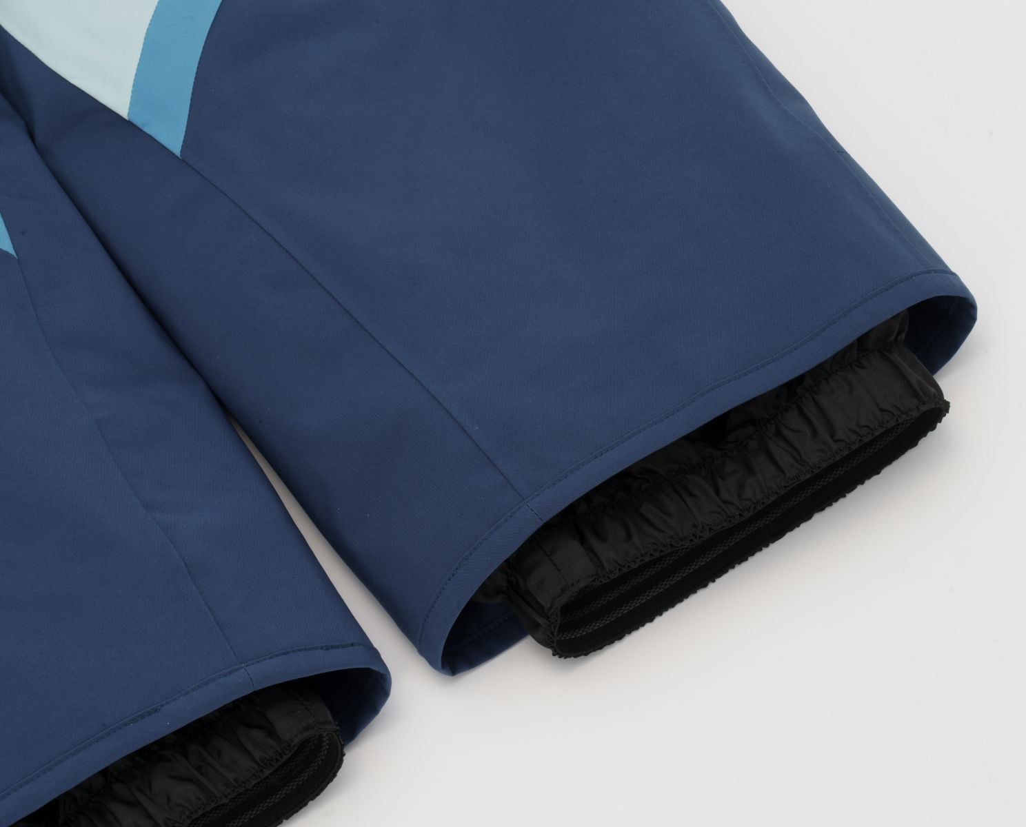 【予約販売】12月中旬頃のお届け Curvy Move Pants / ZAM26OB10