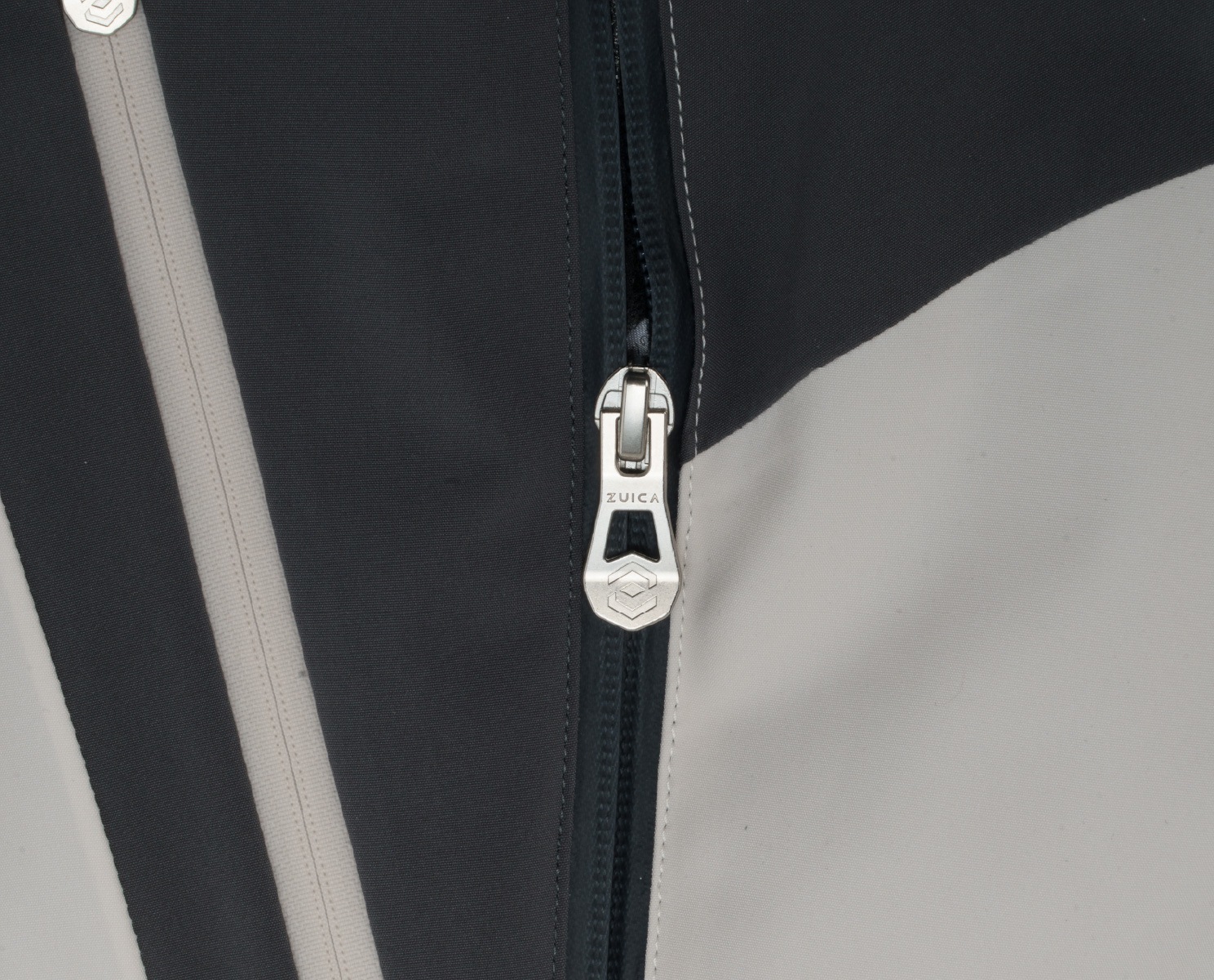 【予約販売】12月中旬頃のお届け CubeLine Bib Pants / ZAM26OB11