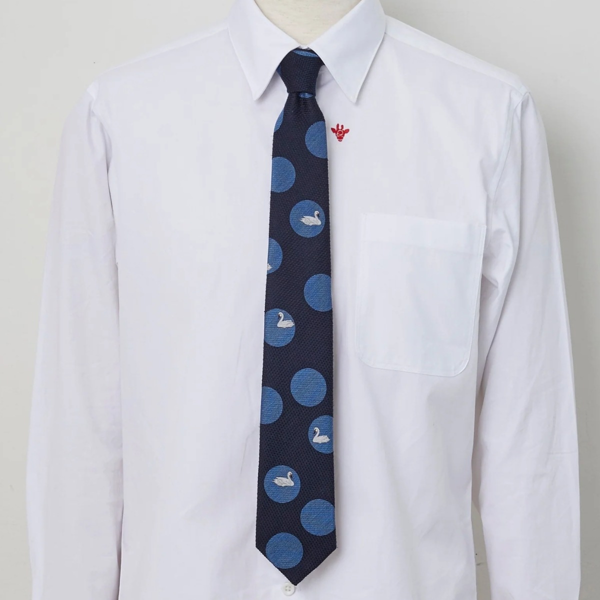 giraffe ジラフ ひとり、恋に落ちるほとり | スワンドットタイ NAVY